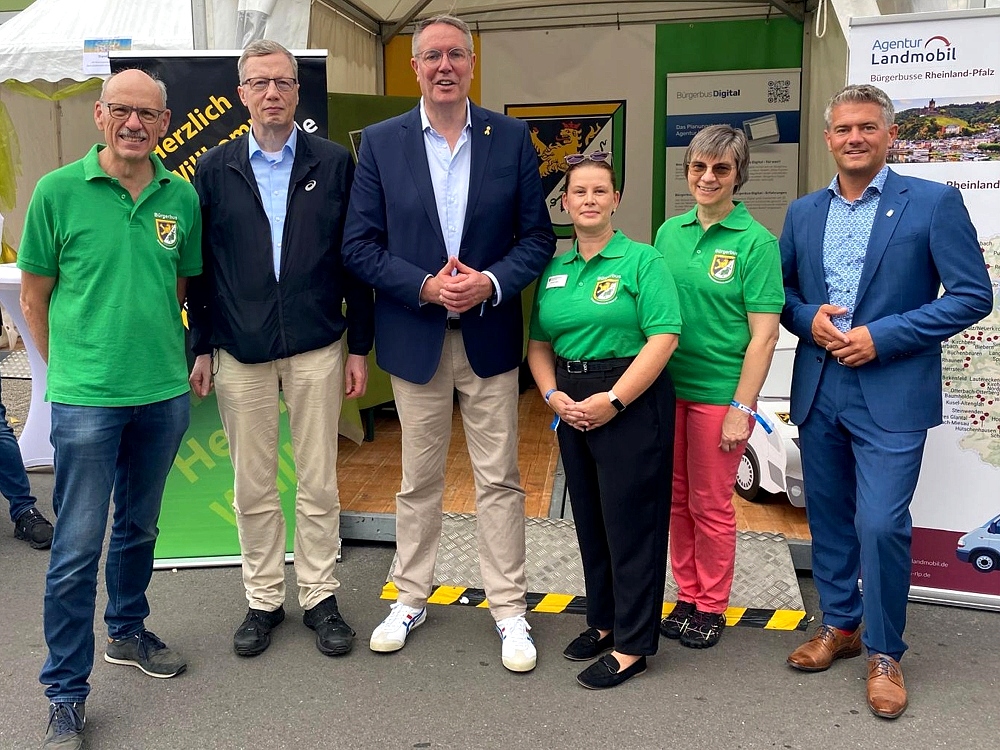 Der landesweite Ehrenamtstag Rheinland-Pfalz fand am 31. August 2025 in Alzey statt. Die Bürgerbusse wurden von Ministerpräsident Alexander Schweitzer besucht. Der landesweite Ehrenamtstag Rheinland-Pfalz fand am 31. August 2025 in Alzey statt. Die Bürgerbusse wurden von Ministerpräsident Alexander Schweitzer besucht.